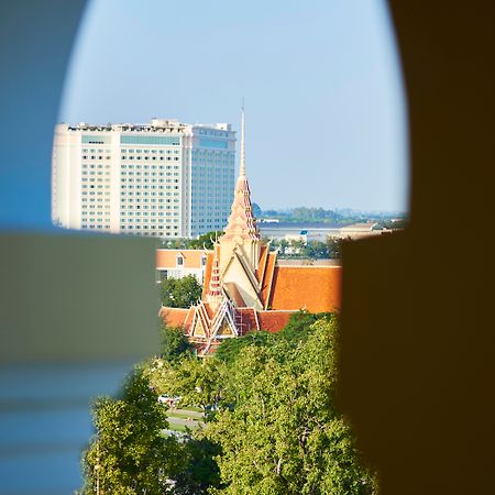 Palace Gate Hotel & Residence Phnom Penh Exterior foto